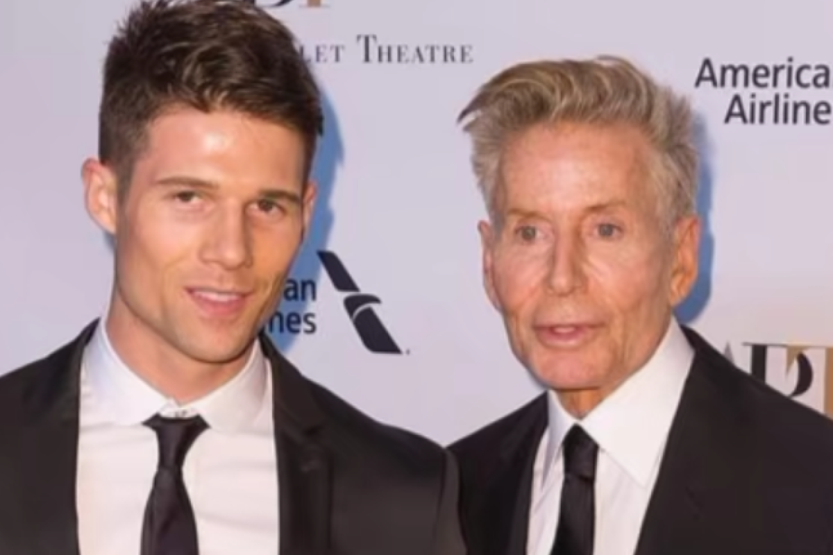 Calvin Klein Tersandung di Acara Peluncuran Buku, Sikap Sang Kekasih Kevin Baker Jadi Bahan Gunjingan Natizen