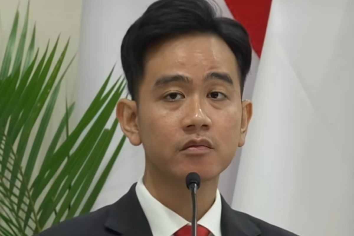 Ijazah Gibran Jadi Bahan Perdebatan Politik, Jokowi: Ada yang Back Up – Ini Cerita di Balik Polemik Empat Tahun