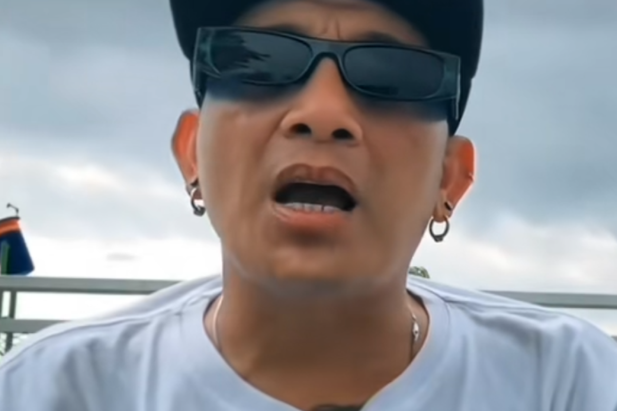 Profil Biodata Kades Hoho yang Digeruduk Warga, di Malam Tahun Baru 2026 Akibat Konflik Lahan Parkir Pasar Desa Purwasaba: Umur, Agama dan Akun IG