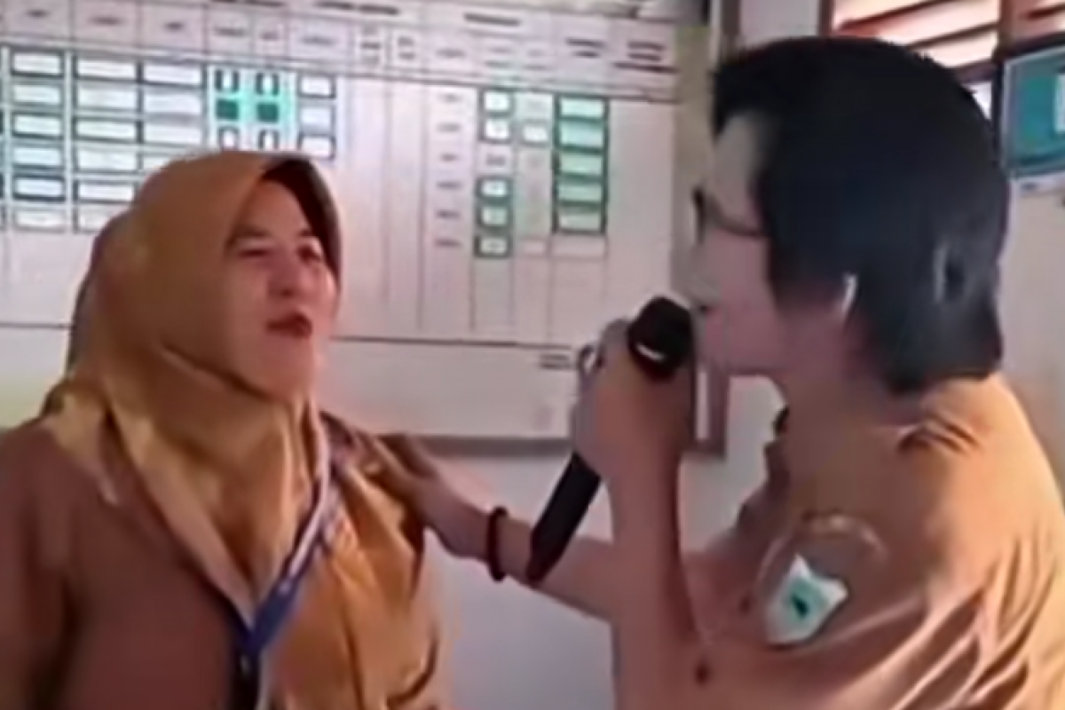 Viral! Guru SDN Ciodeng 2 Kedapatan Karaoke Pakai Smart TV Bantuan Presiden Prabowo, Netizen Geram