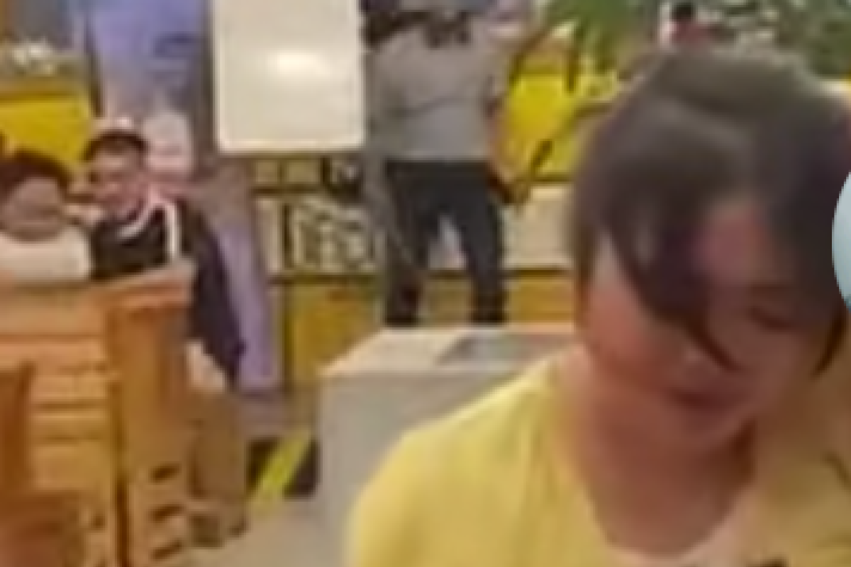 Profil Tampang Deby, Wanita Berbaju Kuning yang Diam Saat Dilabrak Istri Sah yag Sedang Hamil di Mie Gacoan Probolinggo, Lengkap: Umur, Agama dan Akun IG