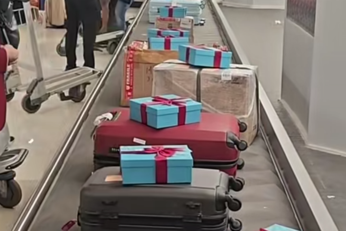 Hadiah Natal dari Langit Makassar: Bandara Sultan Hasanuddin Beri Kejutan Manis Berupa Boneka Kelinci kepada Setiap Penumpang