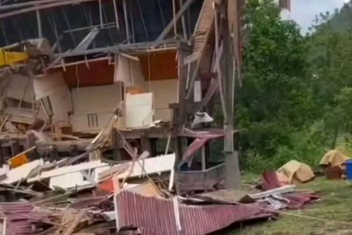 Tragedi di Tanah Toraja! Pembongkaran Rumah Tongkonan yang Berusia 300 Tahun Dihancurkan Akibat Sengketa Tanah yang Memilukan