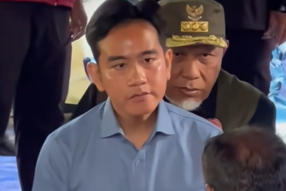 Wapres Gibran Hadapi Medan Ekstrem Naik Motor Trail, Tinjau Langsung Korban Banjir Bandang di Agam, Sumatera Barat