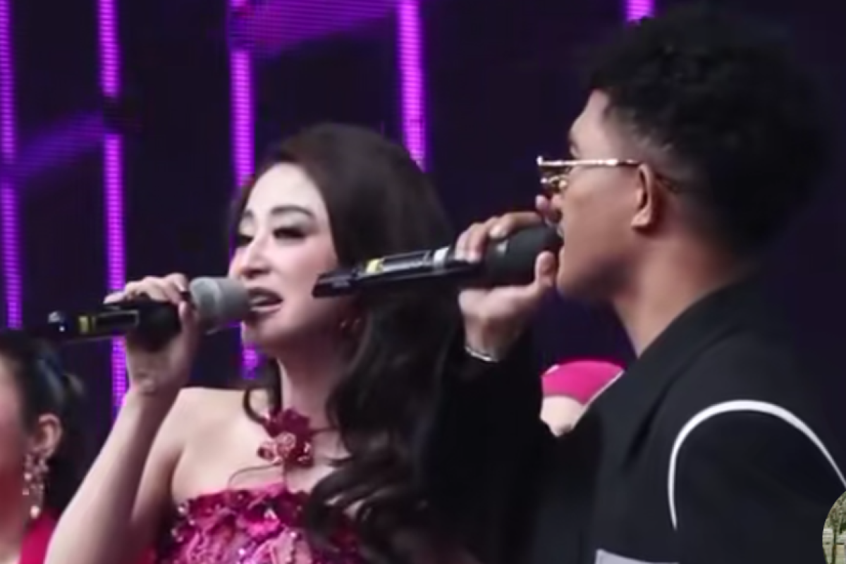 Ada Nona Ambon Disini? Dewi Persik Akhirnya Berduet Bareng Faris Adam Penyanyi Lagu Stecu Stecu di Top 3 D'Academy 7