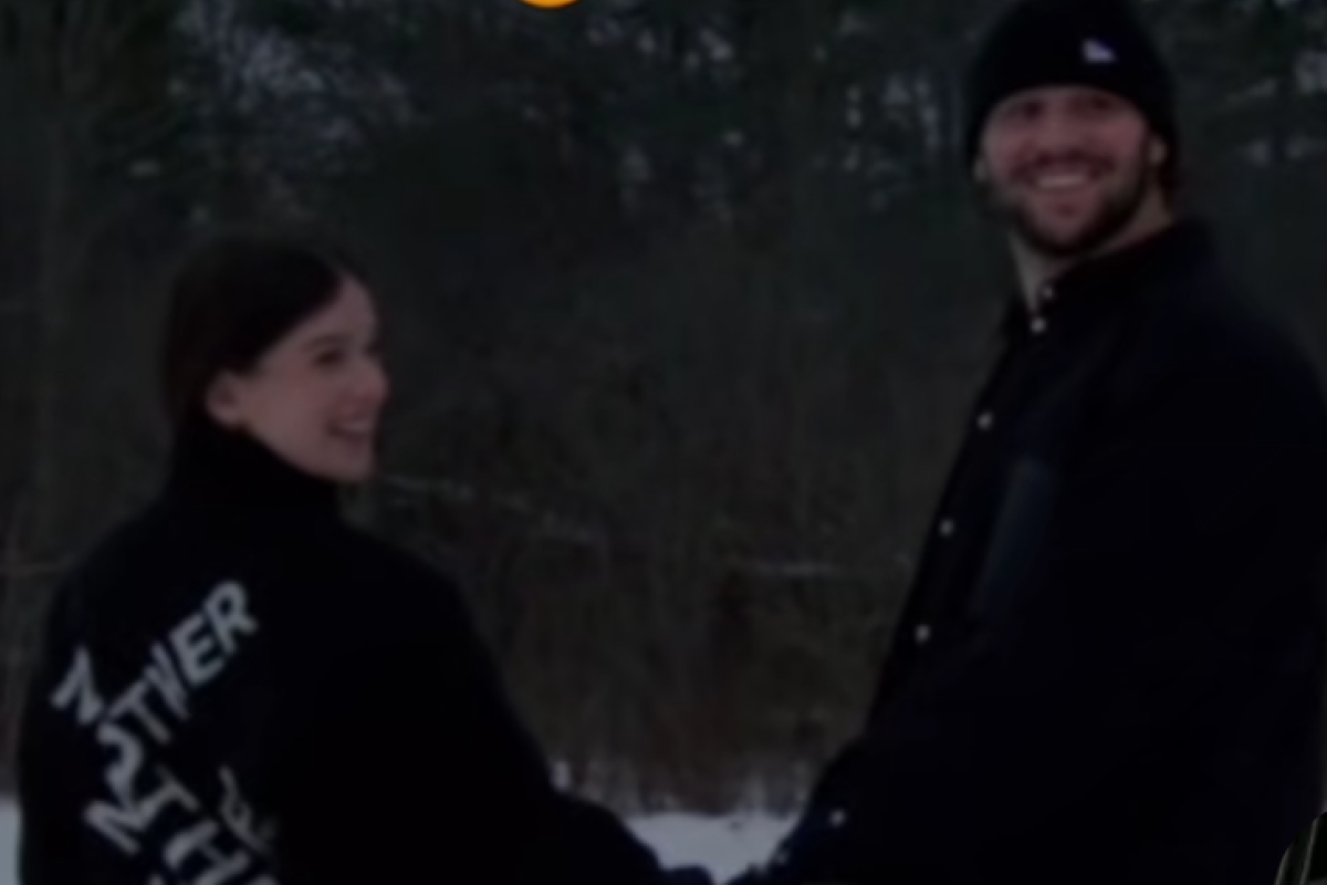 Selamat! Hailee Steinfeld Umumkan Hamil Anak Pertama dengan Josh Allen Pada Sabtu, 13 Desember 2025