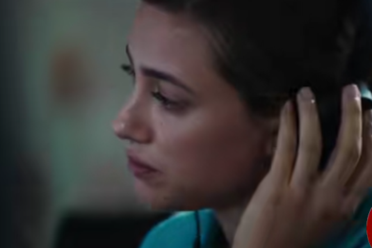 Penjelasan Ending American Sweatshop (2025) Dibintangi Lili Reinhart, Benarkah Lanjut Season 2?