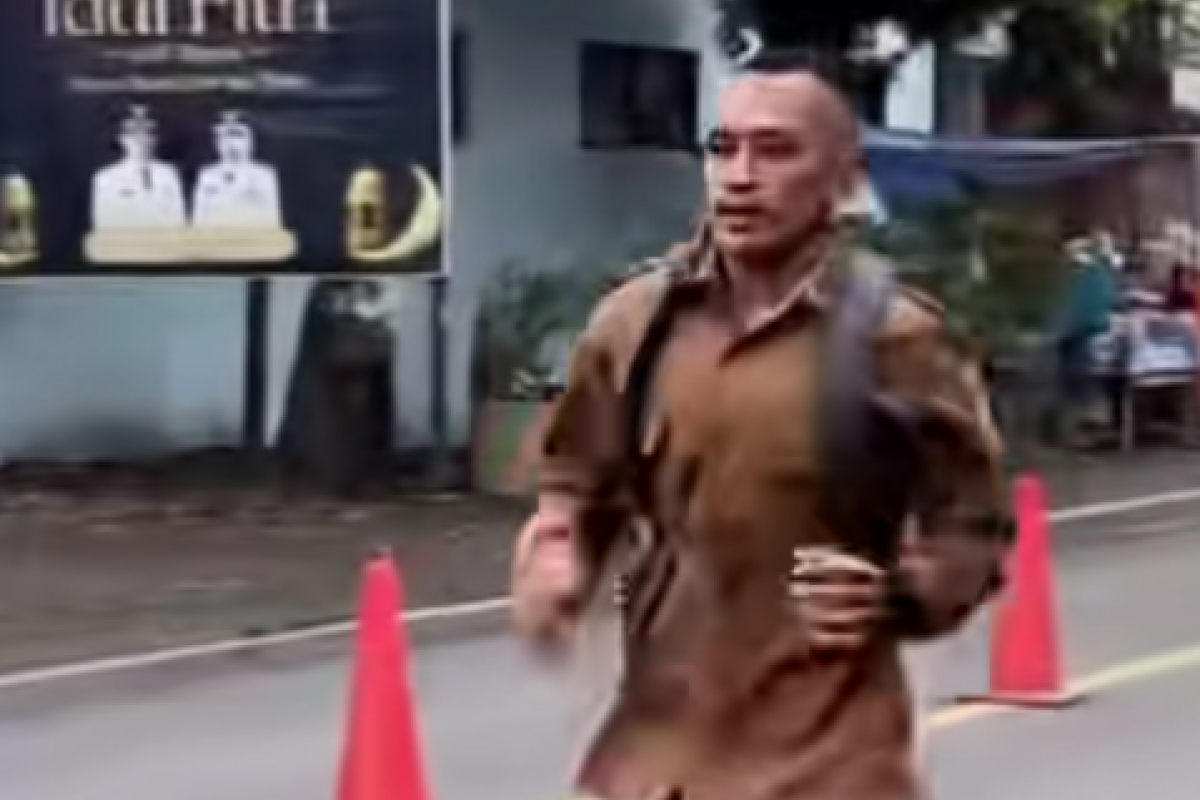 Sosok Ahmad Zaki, Guru PJOK di Bojonegoro yang Berangkat ke Sekolah dengan Berlari
