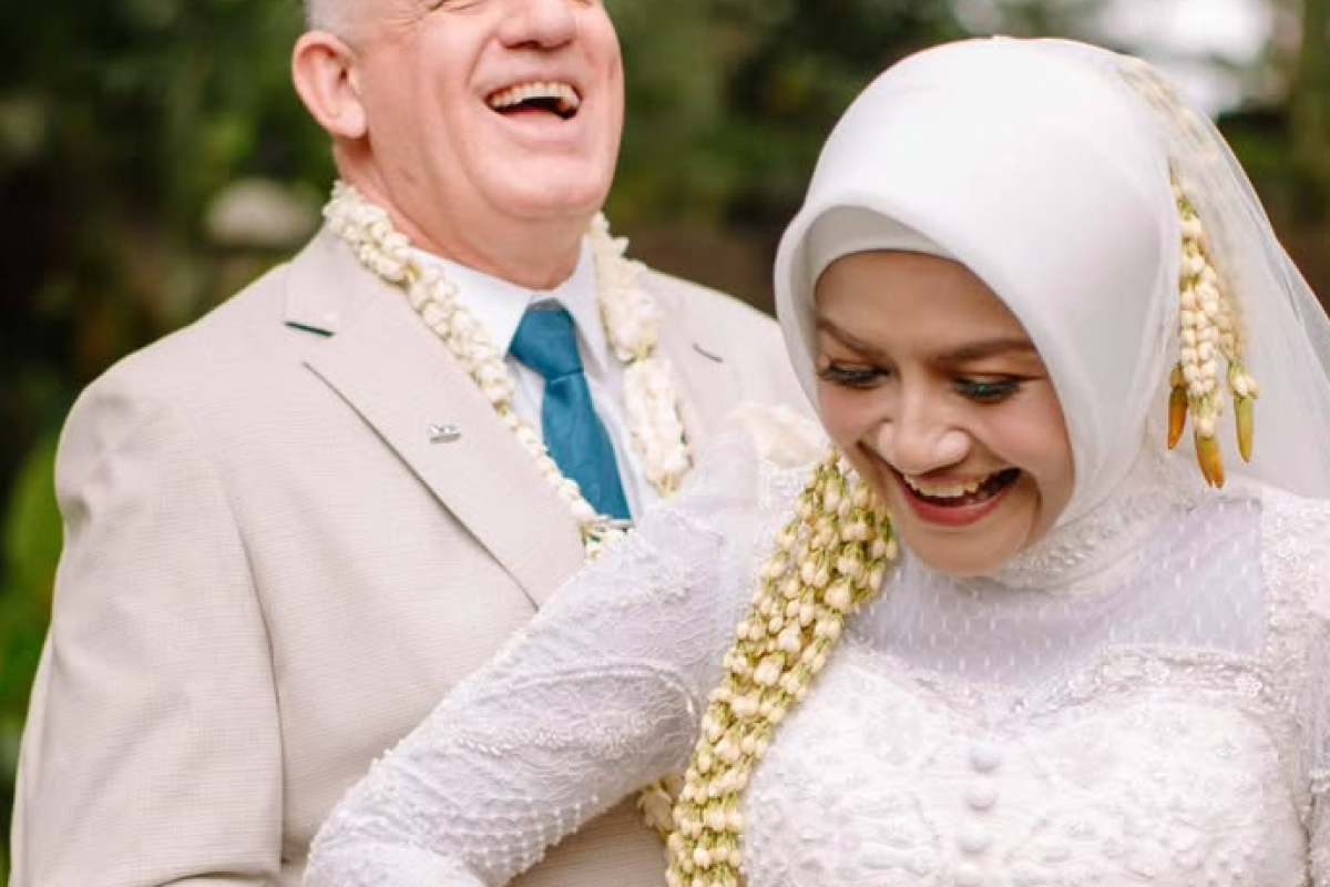 Siapa Karl Hutchinson? Pengusaha Bule yang Resmi Menikah dengan Presenter Senior Tina Talisa