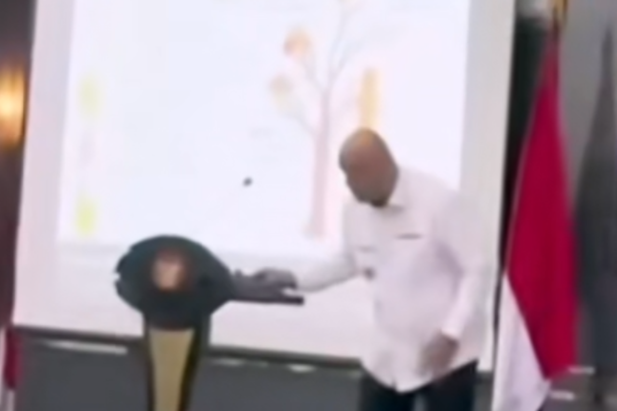 Aksi Sujud Bupati Nias Utara Picu Perdebatan Publik di Media Sosial