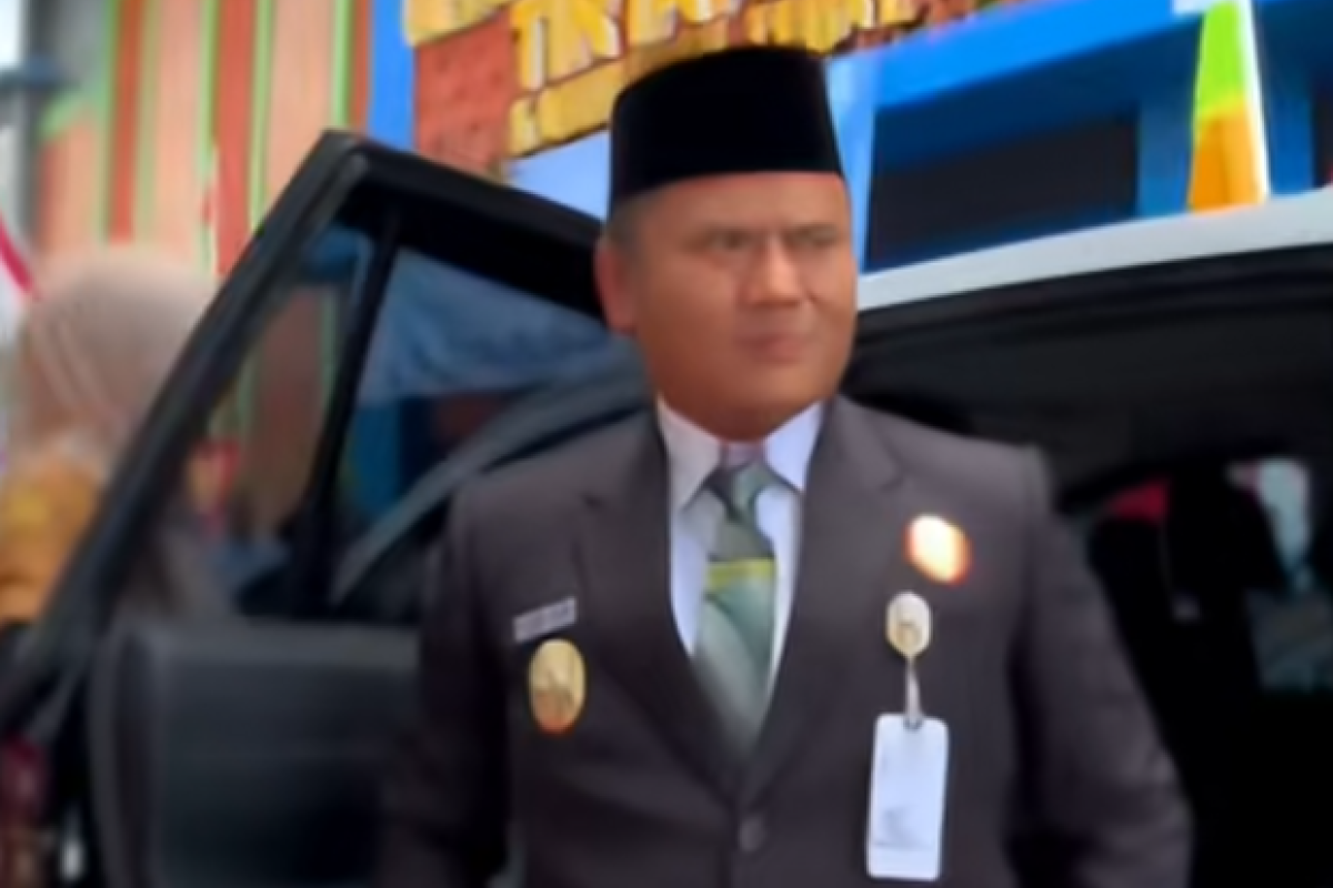 Profil Tampang H. Ischak Maulana Rohman Bupati Tegal yang Pastikan Wisata Guci Aman dan Siap Pulih Pasca Banjir yang Seret Pipa Air Panas: Umur, Agama dan IG