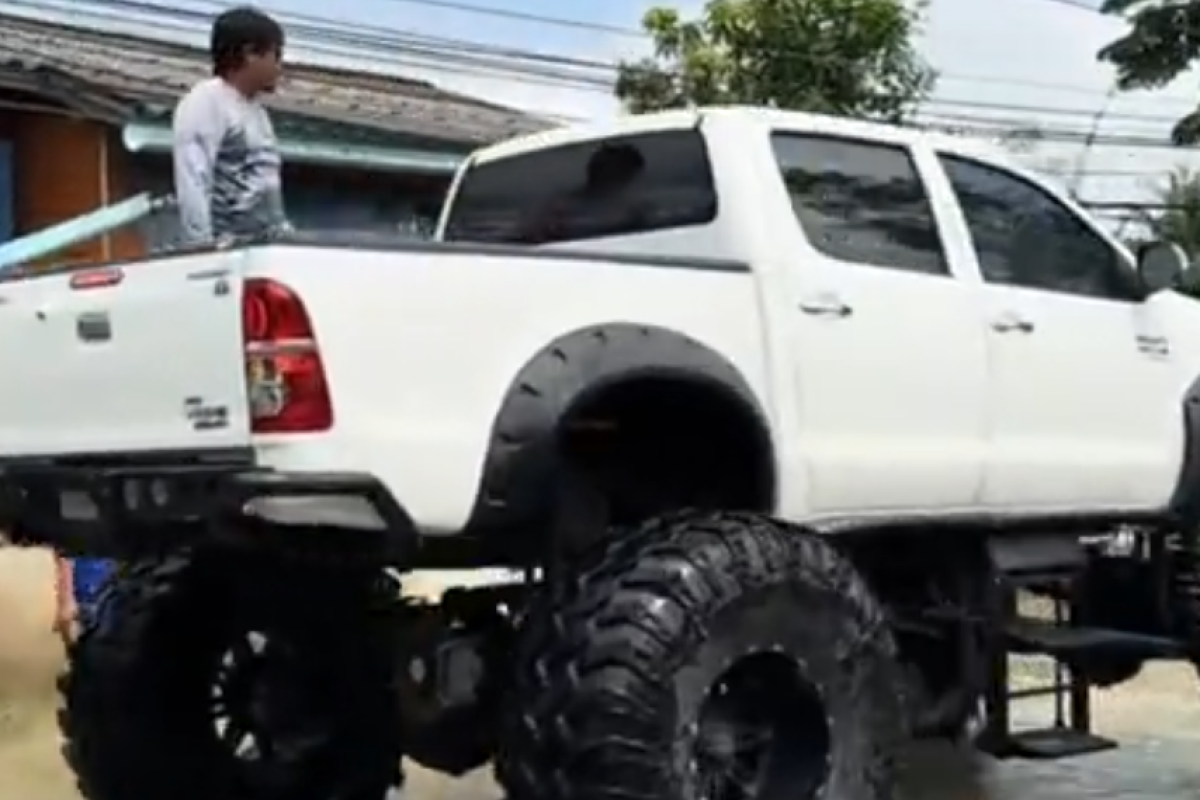 Mobil Tangguh Thailand untuk Bantuan Banjir Viral di Indonesia: Seperti Apa Spesifikasinya?
