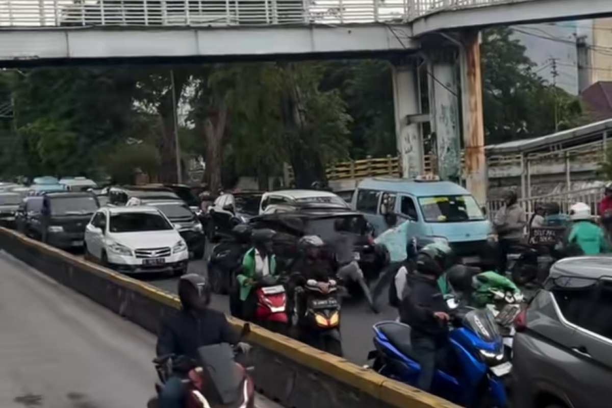 Sopir Calya Hafiz Mahendra Ditangkap Usai Lawan Arah di Gunung Sahari, Polisi Temukan Badik dalam Mobil