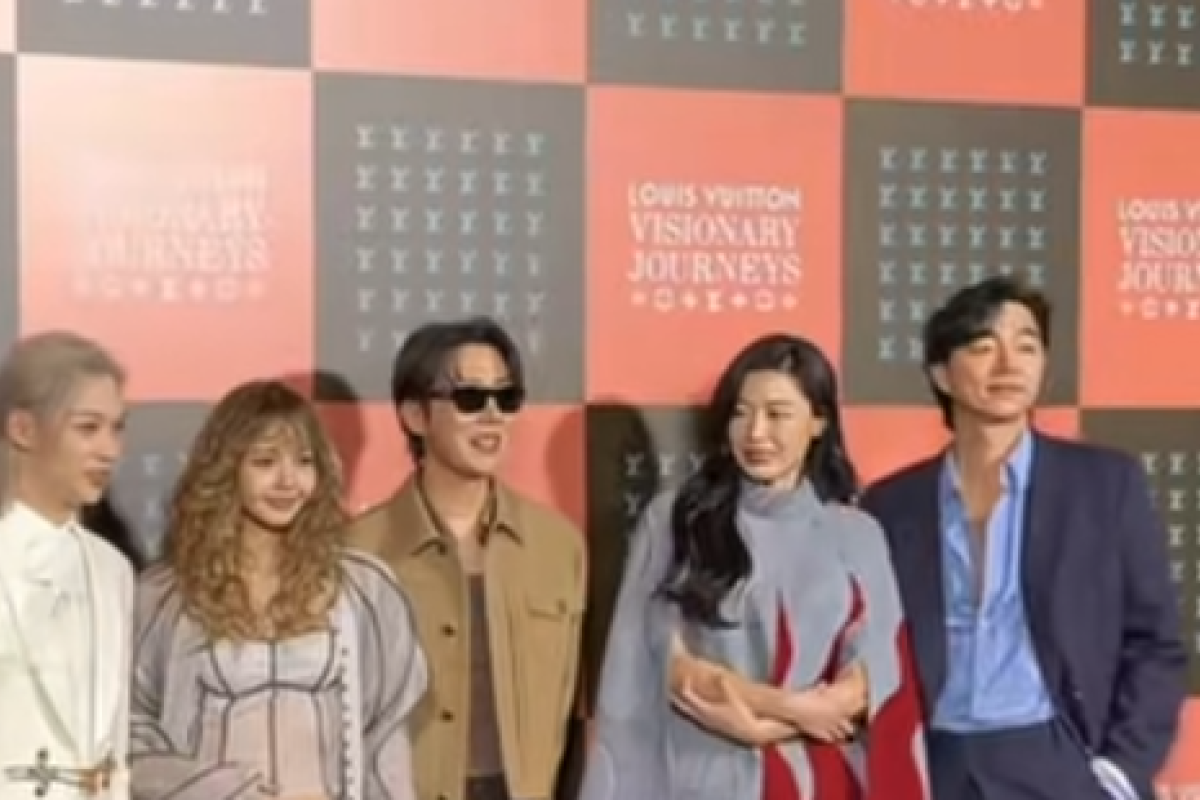 Lisa BLACKPINK Akhirnya Bertemu Idola Masa Kecilnya, Gong Yoo – Momen Emosional di Acara Louis Vuitton 2025 Jadi Sorotan