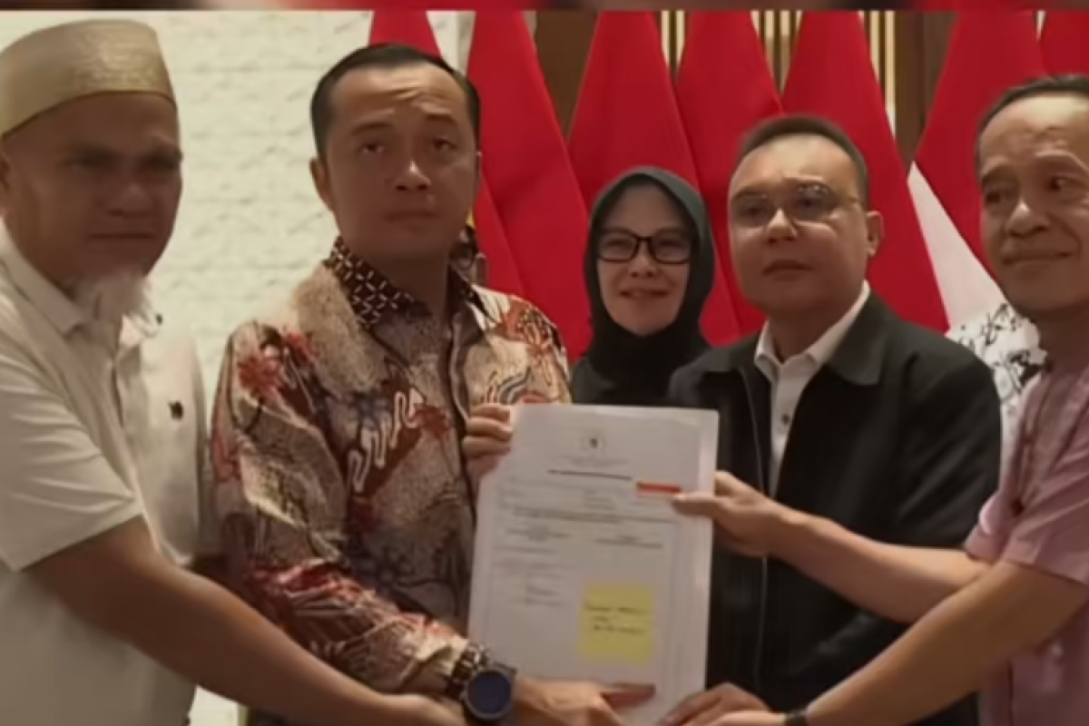Prabowo Rehabilitasi Dua Guru ASN di Luwu Utara, DPR Ingatkan Kepala Daerah Tak Asal Pecat