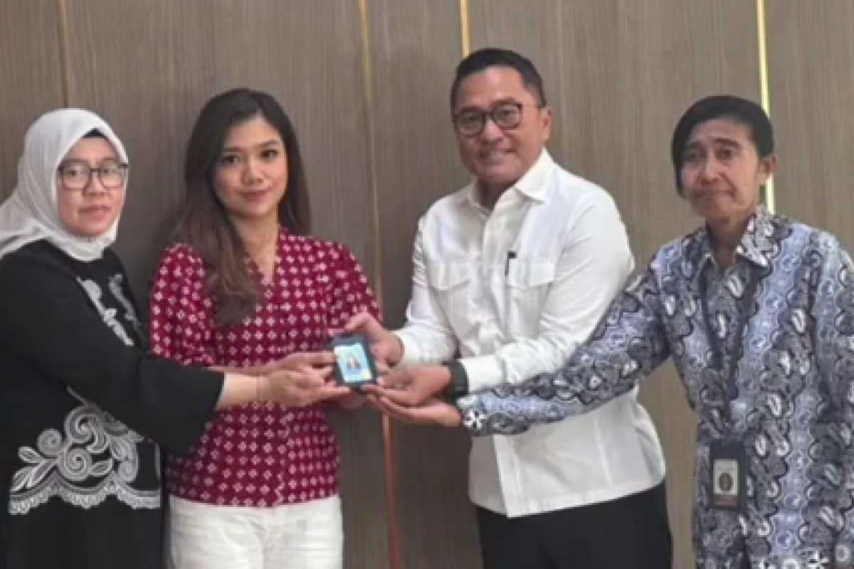 Diana Valencia Anaknya Siapa? Inilah Biodata Jurnalis CNN Indonesia yang Dicabut ID Istana Usai Tanyakan Program MBG ke Presiden Prabowo, Bukan Orang Sembarangan?