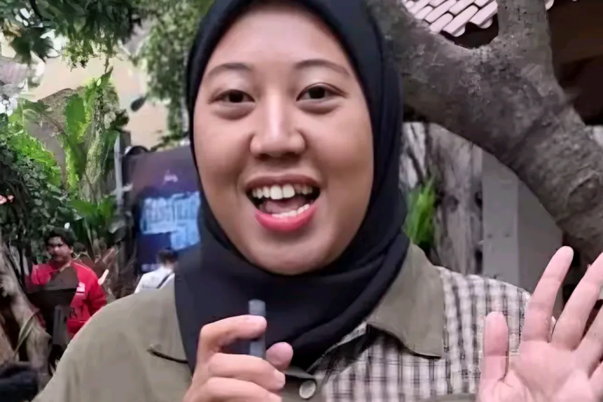 Desy Umbara Viral Lewat Video Tutorial Naik Pesawat hingga Makan di Restoran Mewah
