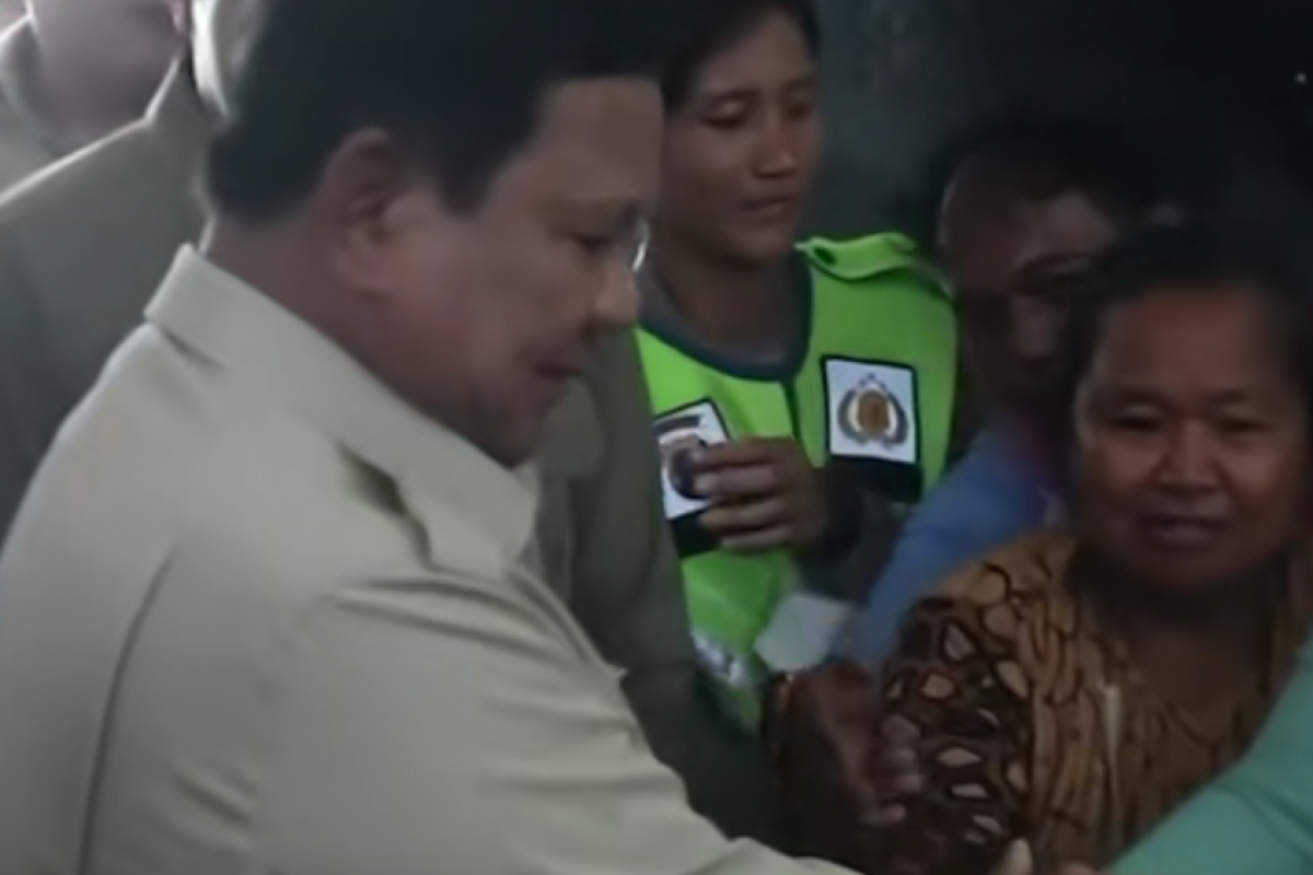 Prabowo Subianto Dengarkan Langsung Keluhan Korban Banjir Bandang di Aceh Tenggara: Tak Pernah Terbayang Presiden Datang ke Sini