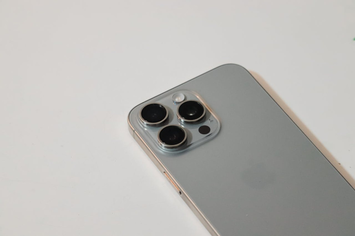 Bingung Pilih iPhone Baru? Bandingkan Fitur dan Harga iPhone 11, iPhone 12, iPhone 13 Mini, iPhone 14 Pro Max, iPhone 15, serta iPhone SE di Bulan Mei 2024!