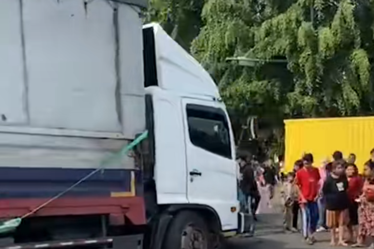 Tragedi Berdarah di Dawuan Karawang: Tabrakan Beruntun Libatkan 13 Kendaraan, 2 Orang Tewas di Pagi yang Kelam