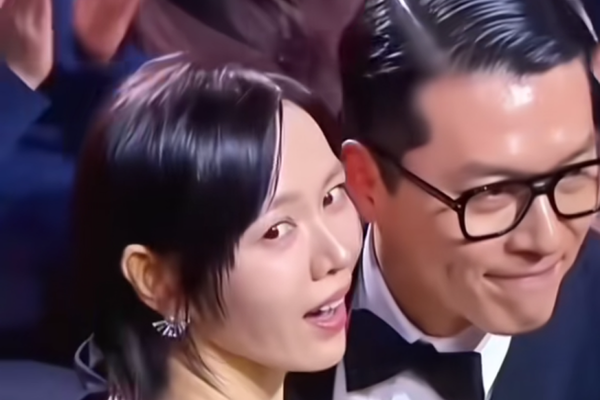 Hyun Bin & Son Ye Jin Bersinar di Blue Dragon Film Awards 2025