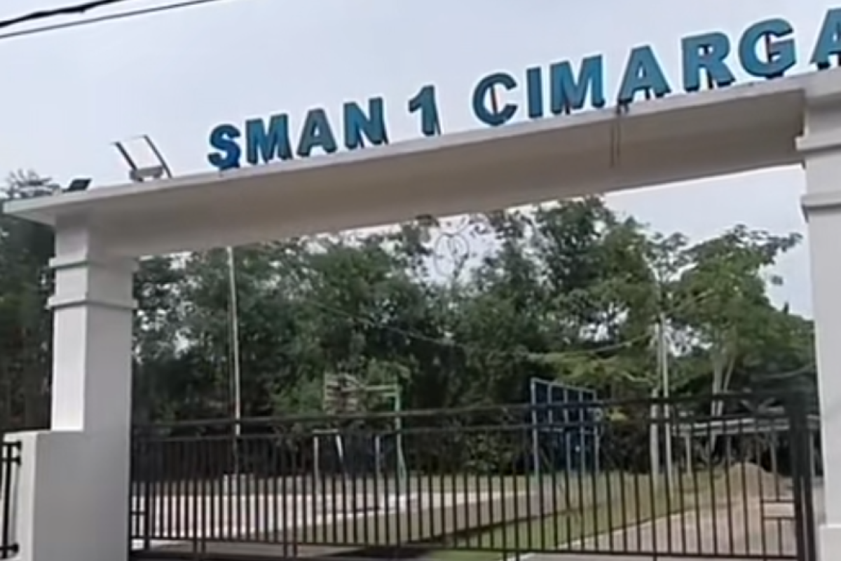 Kepsek SMA Negeri 1 Cimarga Dini Fitria Dilaporkan Orang Tua Siswa, Akui Tampar Murid yang Ketahuan Merokok – Ini Kronologinya!