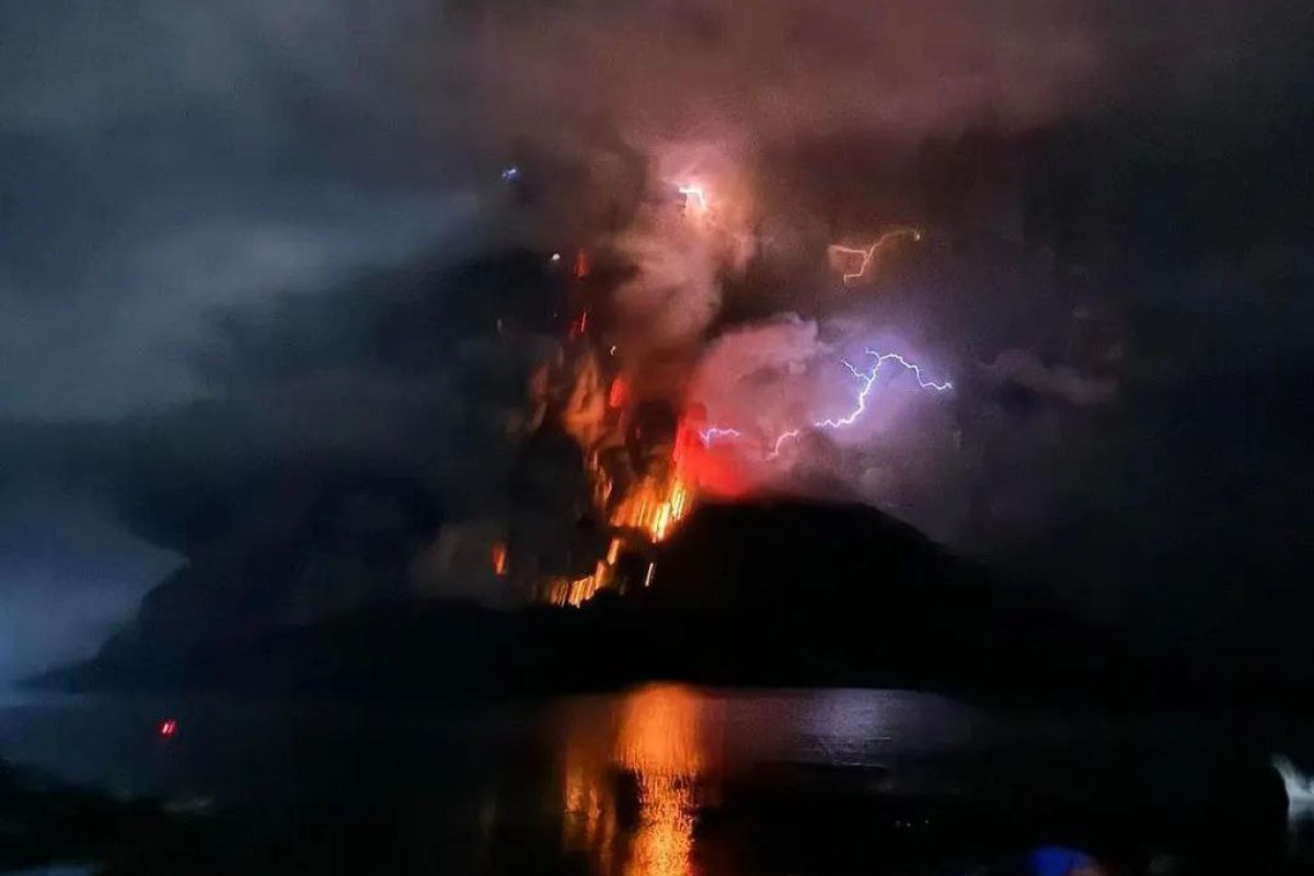 Penyebab Munculnya Petir Saat Gunung Ruang Meletus di Sulawesi hingga Ancam Tsunami, Apakah Ada Dampak Serius?