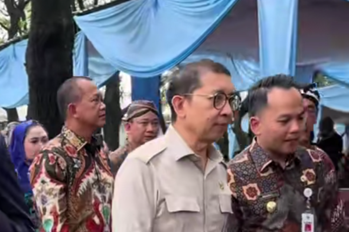 Keributan Warnai Keraton Solo Menjelang Kedatangan Menbud Fadli Zon