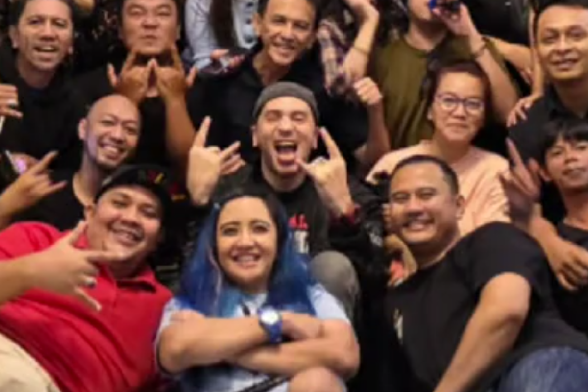 Apa Hubungan Devi dengan Almarhum Gary Iskak? Inilah Biodata Sosok Wanita Rambut Biru yang Diduga Ganggu Anak saat Proses Pemakaman, Benarkah Bukan Orang Sembarangan?