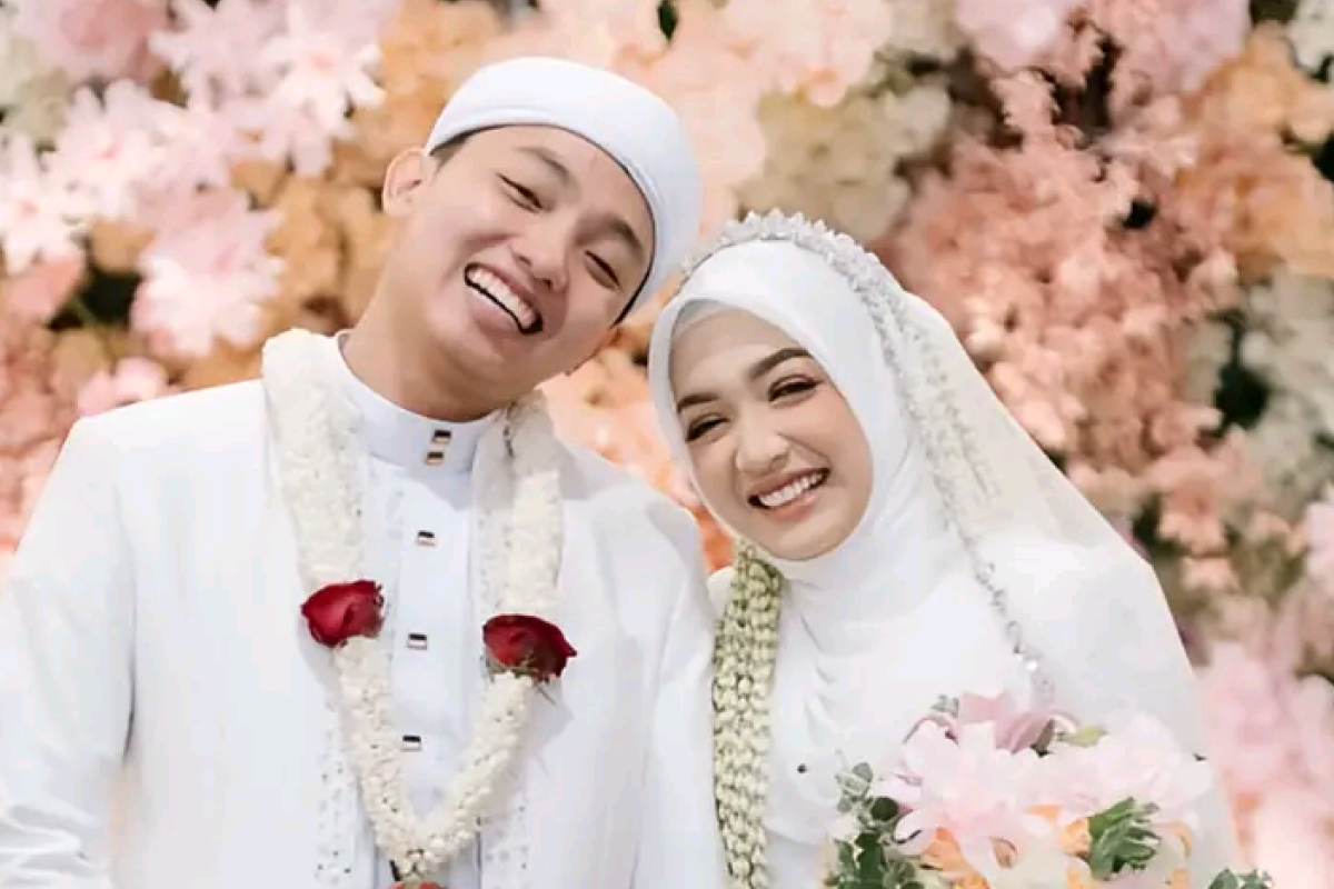 Gus Anas Hidayatulloh Benarkah Bekerja Sebagai Vokalis Grup Banjari? Inilah Biodata Suami Ning Umi Laila