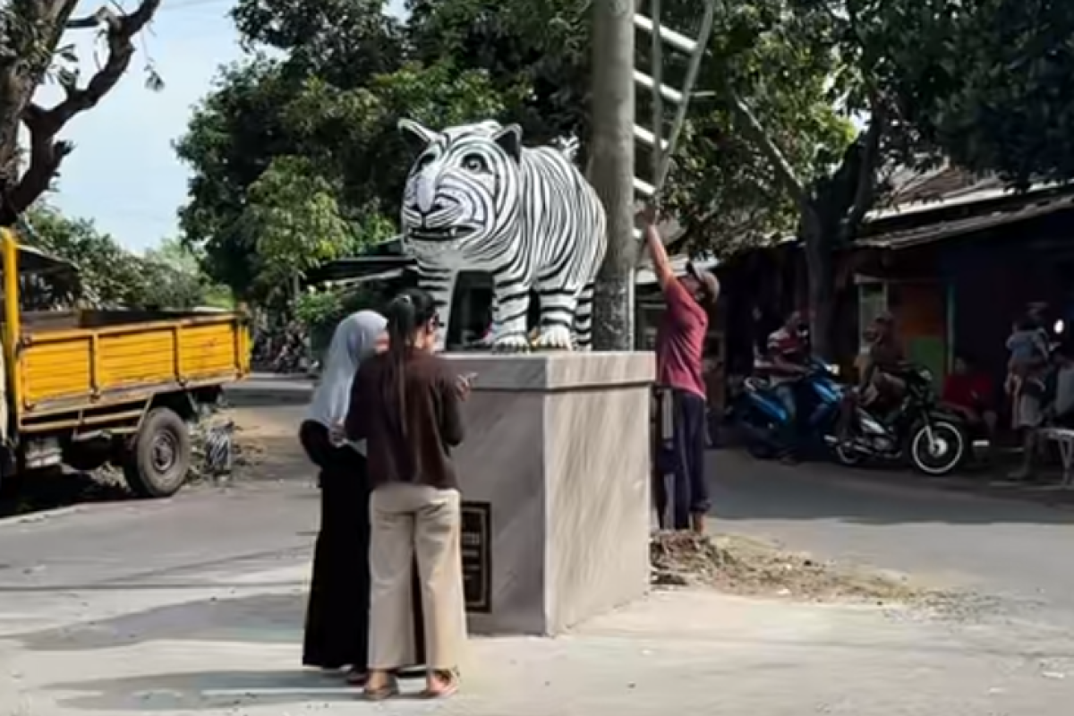 Berapa Biaya Pembangunan Patung Macan Putih Desa Balongjeruk Kediri? Benarkah Pakai Dana Pribadi Bukan APBN?