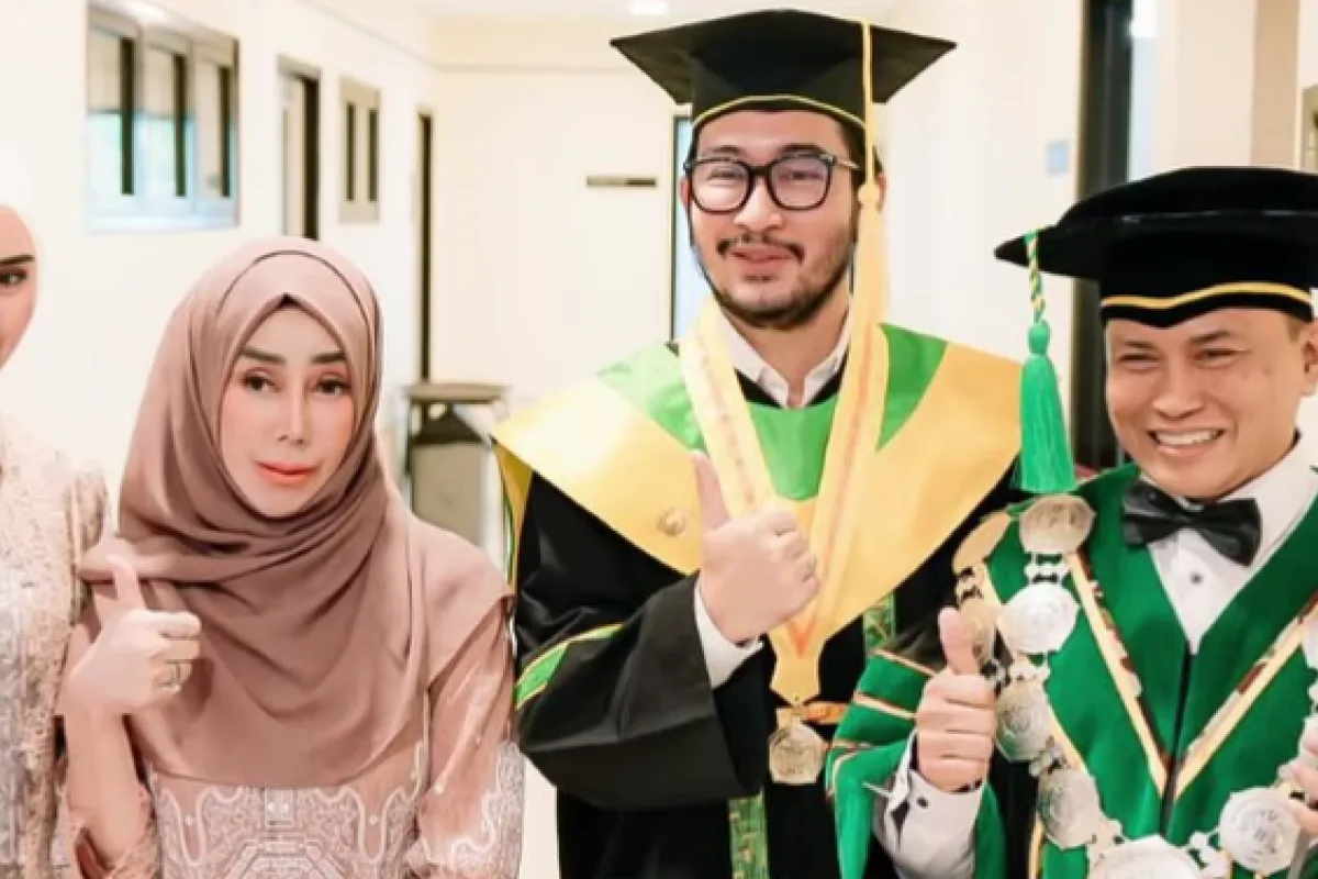 Bupati Bandung Barat Jeje Ritchie Ismail Resmi Raih Gelar Sarjana Ilmu Pemerintahan