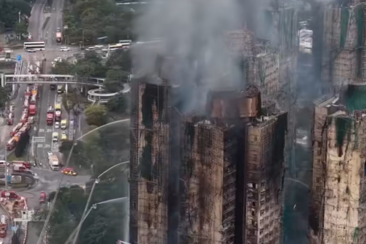 Apa Penyebab Kebakaran di Wang Fuk Court Hong Kong Hingga Tewaskan 55 Orang? Benarkah Karena Puntung Rokok?