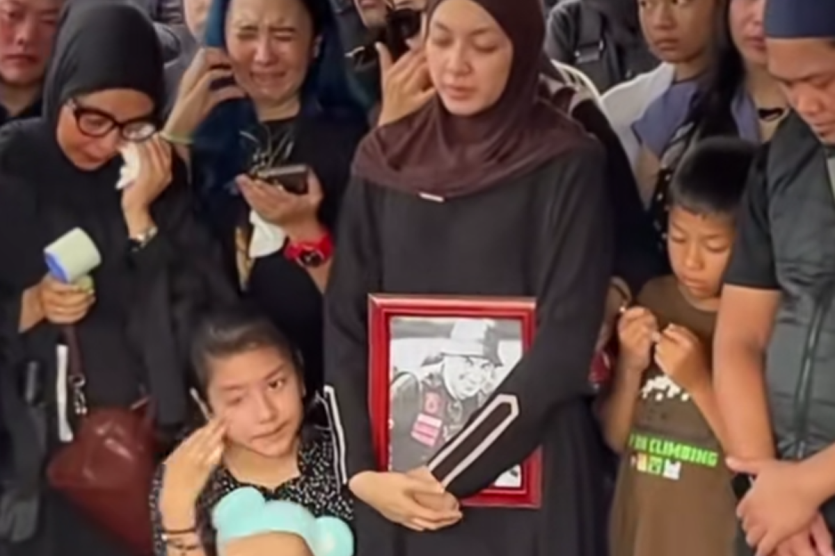 Momen Mengharukan: Anak Perempuan Gary Iskak Jadi Penopang Kuat Richa Novisha di Tengah Duka Pemakaman