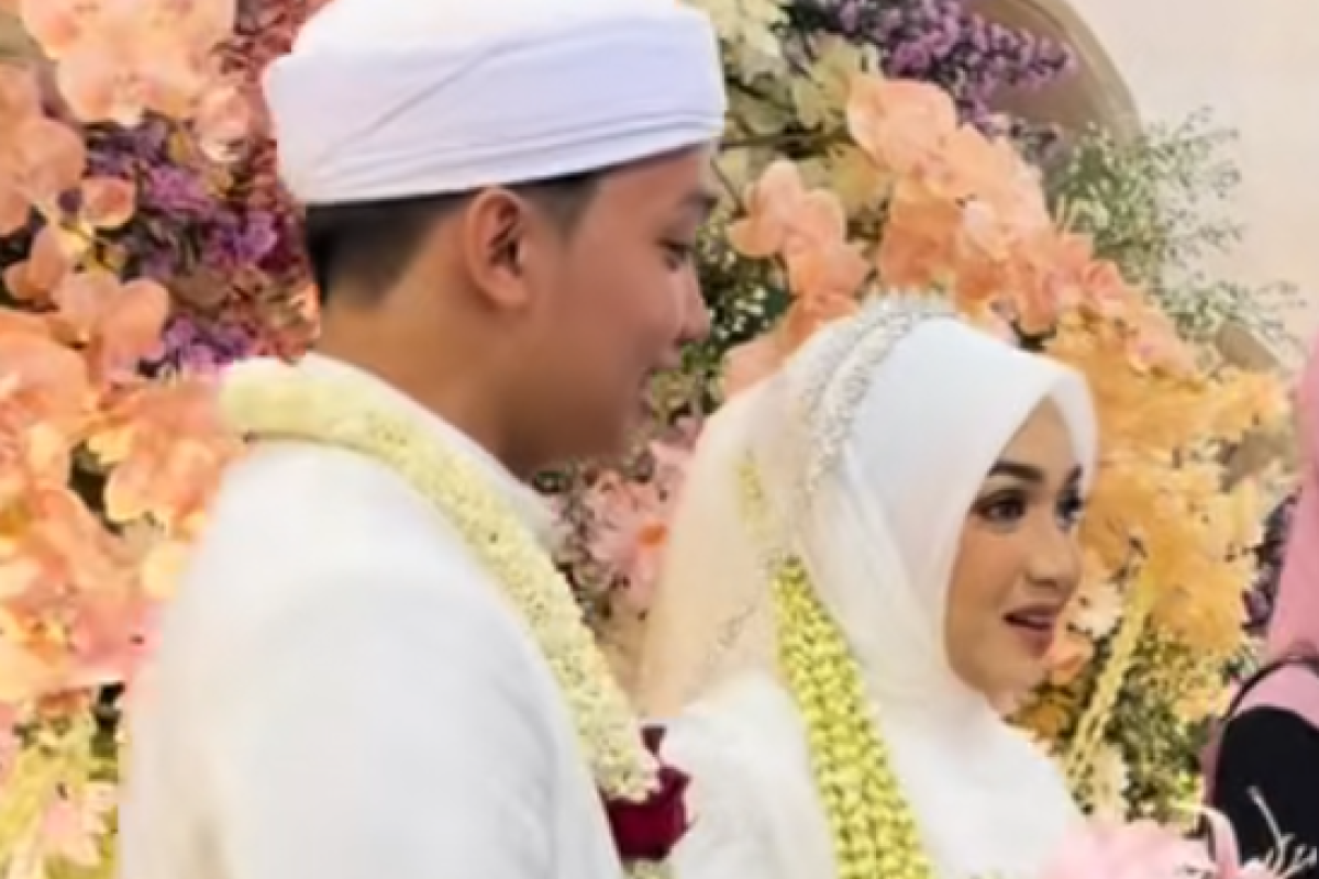  Berapa Umur Ning Umi Laila Benarkah Lebih Muda daripada Gus Anas Hidayatulloh? Inilah Biodata Ulama Mudah yang Telah Resmi Menikah