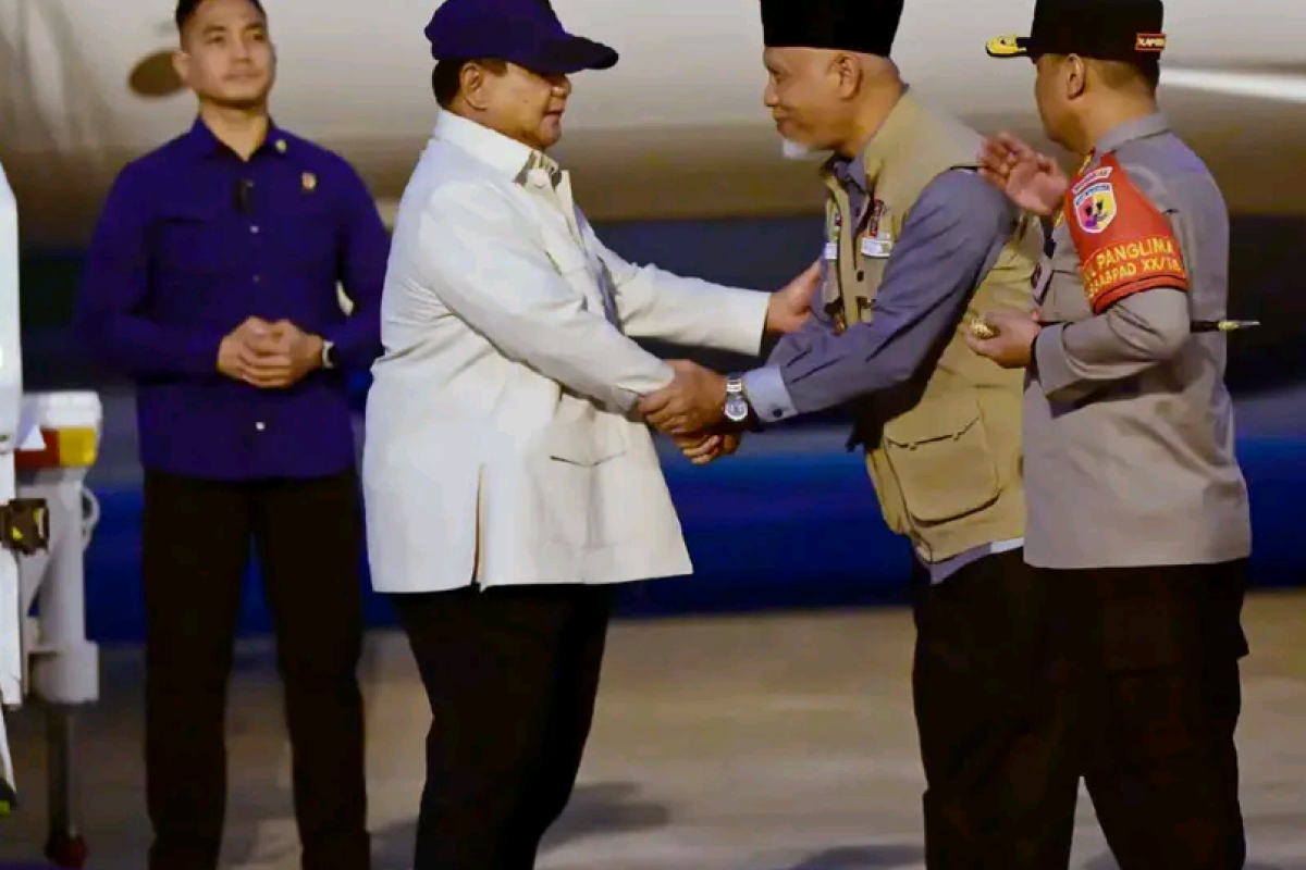 Presiden Prabowo Kembali ke Sumatera Barat, Gelar Rapat Darurat Bareng Elite TNI-Polri dan Menteri untuk Percepat Penanganan Bencana