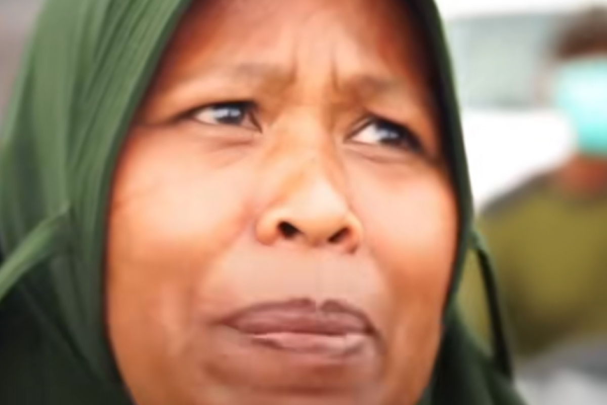 Tutup Gunung Semeru Pakai Semen atau Pindahkan Saja!: Curhat Pilu Ibu di Lereng Semeru yang Hidup dalam Bayang-Bayang Erupsi