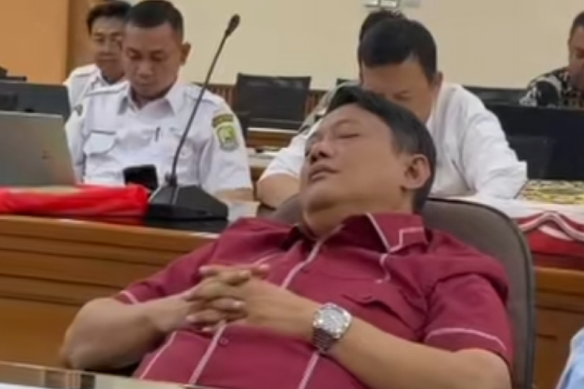 Siapa Anak dan Istri Ali Imam Faryadi, Dirut Perumda Tirta Patriot yang Kepergok Tertidur saat Rapat, Bukan Orang Sembarangan?