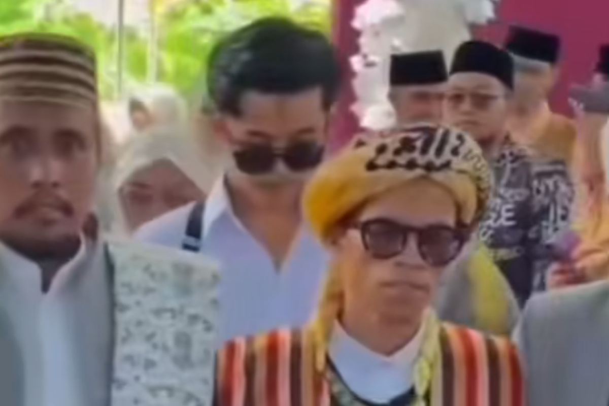 Gus Kafin Anaknya Siapa? Inilah Biodata Suami Ning Robwah yang Viral Usai Pernikahan di Madura, Bukan Orang Sembarangan?