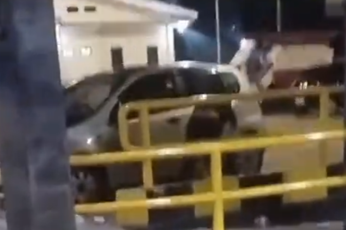 Wanita Misterius Hancurkan Mobil di Pelabuhan Sumenep: Emosi Terpendam, ABK Jadi Sasaran Amarah