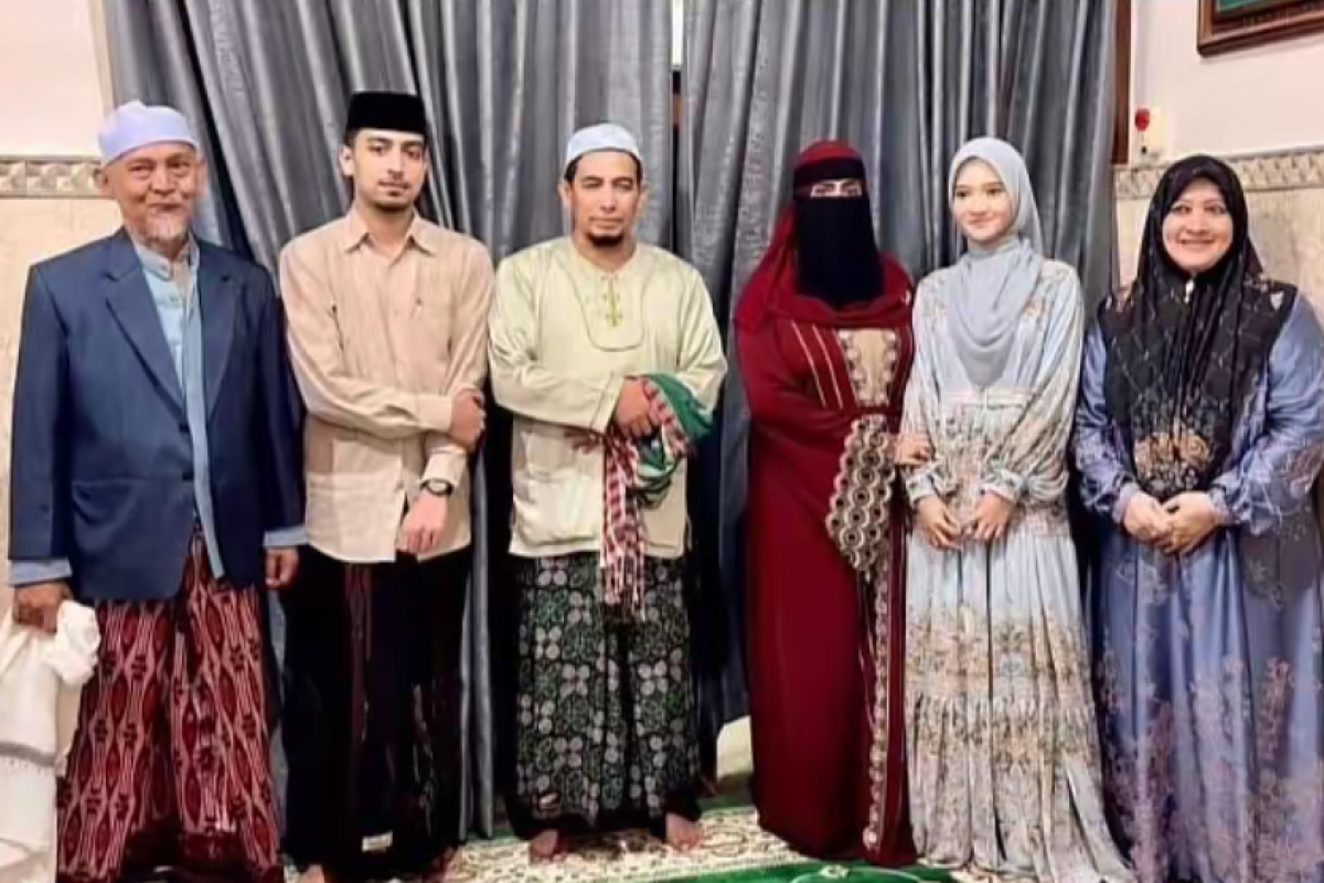 Profil Tampang KH Abdullah Kafabihi Pengasuh Lirboyo Ayah Ning Royya Kafa Lengkap dari Umur, Agama dan Akun IG