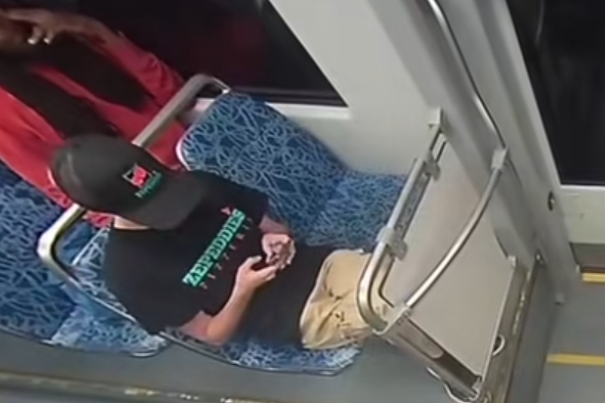 NO SENSOR! Video Rekaman CCTV Pembunuhan Iryna Zarutska Oleh Decarlos Brown Jr di Bus 2 Menit 21 Detik, Kini Viral jadi Buruan Natizen