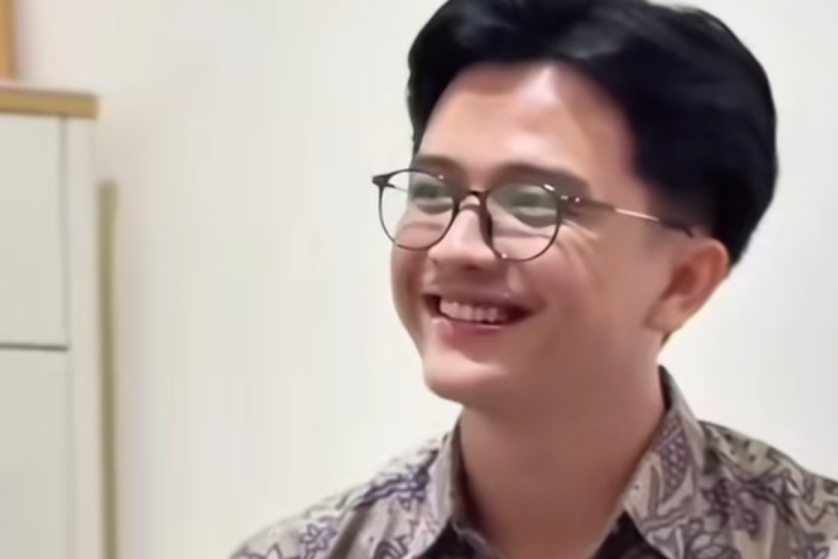 Profil Tampang Mas Farhan Host Live Batik yang Viral Kini Resmi Bertunangan dengan Yulia: Umur, Agama dan Akun Instagram 