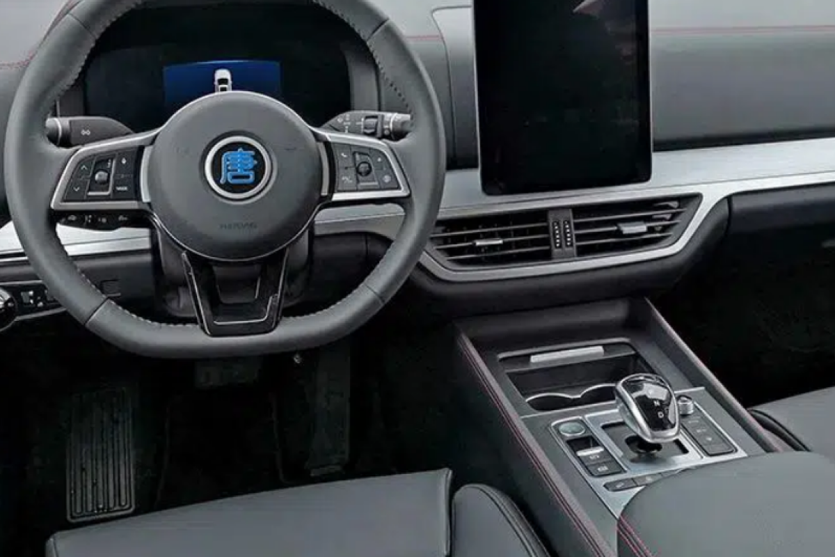 China Wajibkan Tombol Fisik di Mobil Baru, Batasi Ketergantungan Layar Sentuh di Kendaraan Berlaku Juli 2026