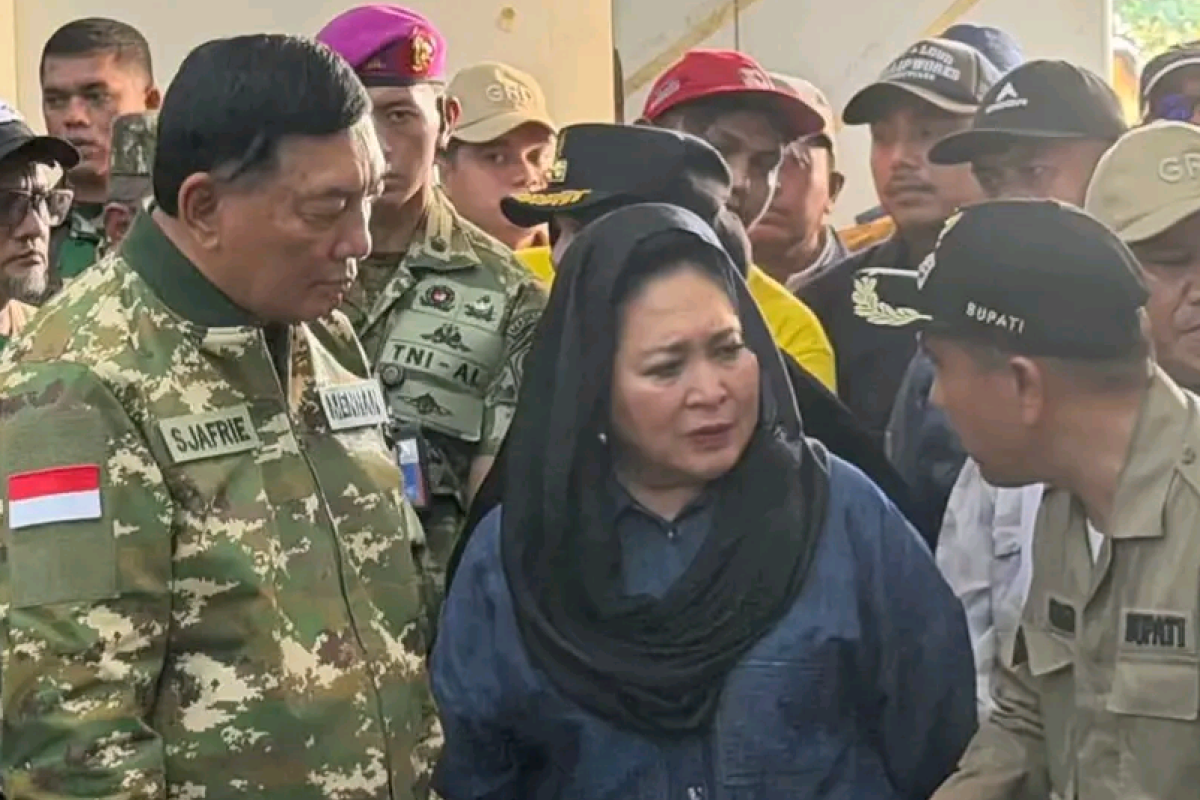 Titiek Soeharto Hadir di Tengah Lumpur dan Luka Pidie Jaya: Pelukan, Air Mata, dan Janji Pemulihan untuk Korban Banjir Terparah dalam Sejarah