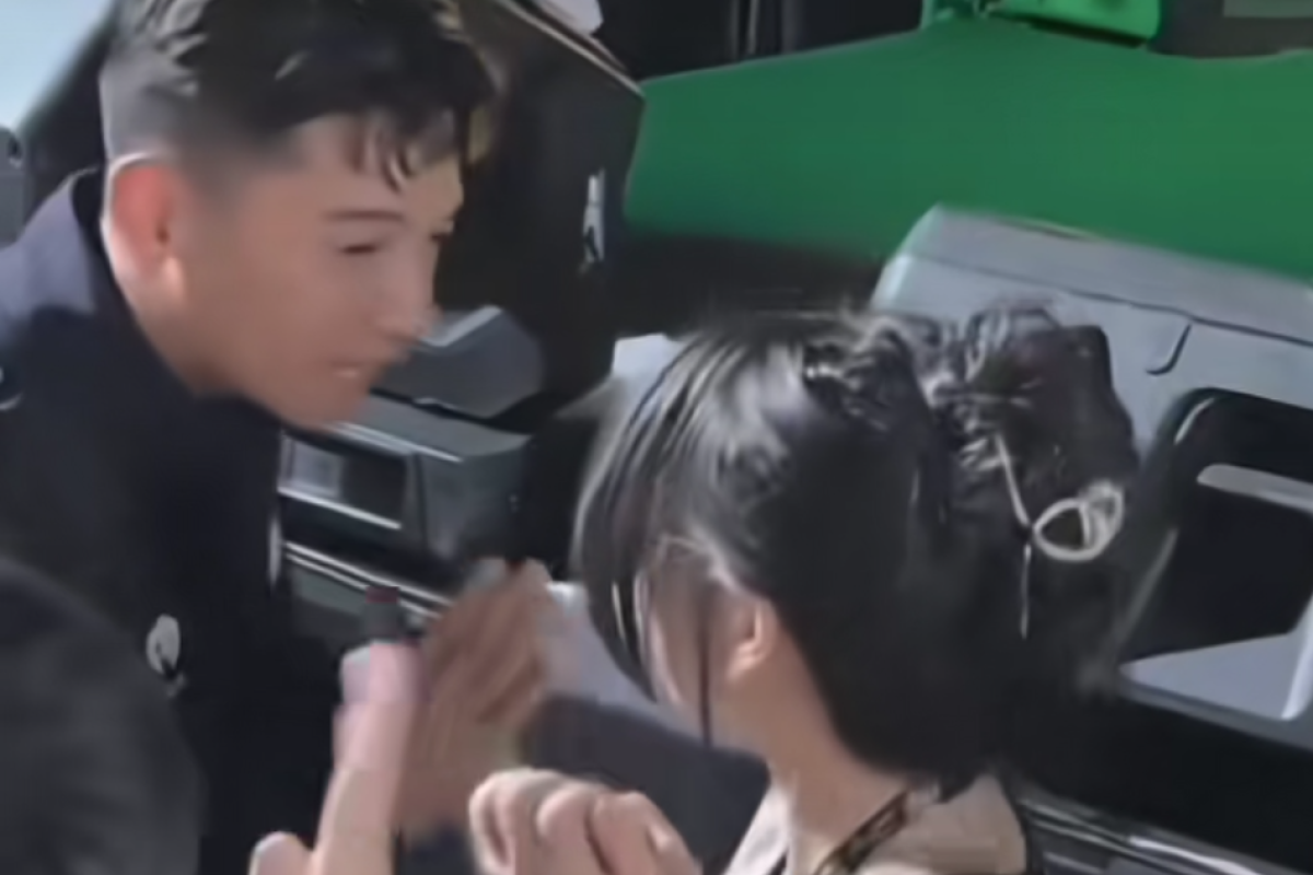 Profil Tampang Diduga Ajudan Dito Ariotedjo yang Heboh Video Bisikan Misterius ke Davina Karamoy di Konser Kemenpora, Lengkap: Umur, Nama, Agama dan IG