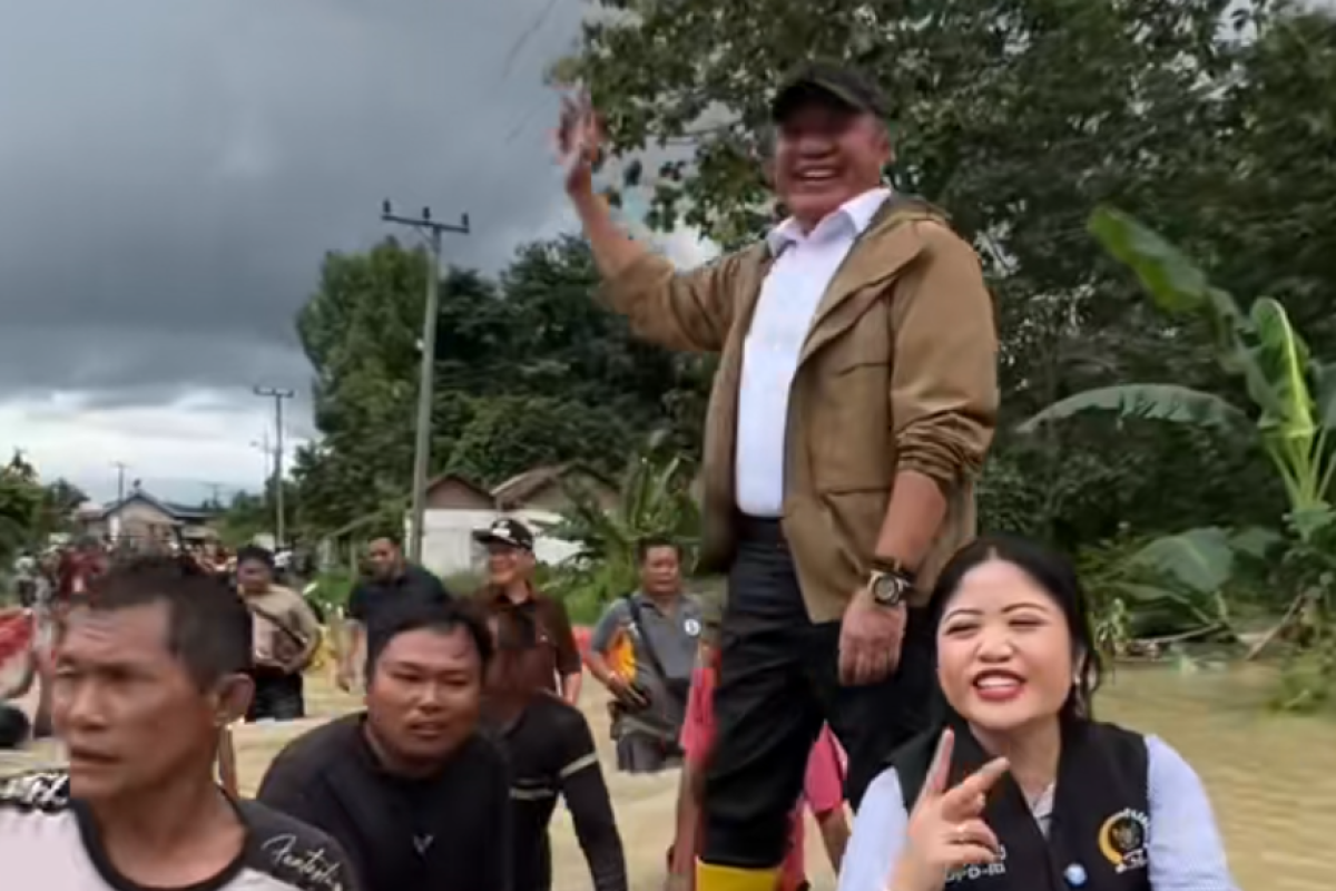 Siapa Herman Deru? Gubernur Sumsel yang Viral Digopong Warga Saat Tinjau Banjir