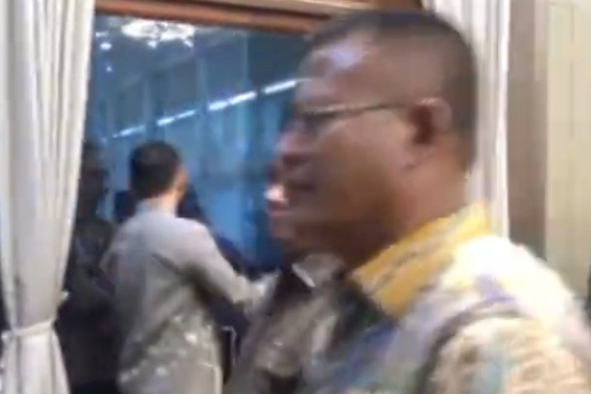 Skandal Wali Kota Prabumulih H Arlan: Pecat Kepsek Karena Tegur Anaknya Bawa Mobil ke Sekolah, Publik Geram!