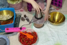 Viral di Medsos, Shenny Sen Tuai Kritik Usai Jual Sambal Cumi yang Dibuat di Atas Alas Kotoran Anjing