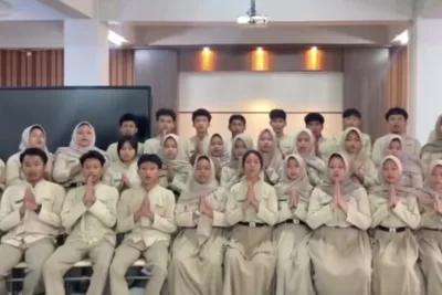 Guru SMAN 1 Purwakarta jadi sasaran ejekan siswa, dikenal tegas namun penuh kepedulian